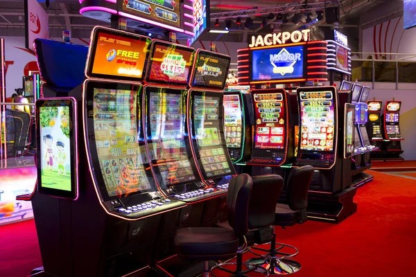 betcash login Aviator game interface on Android and iOS mobile screens showing multiplier and cash-out button